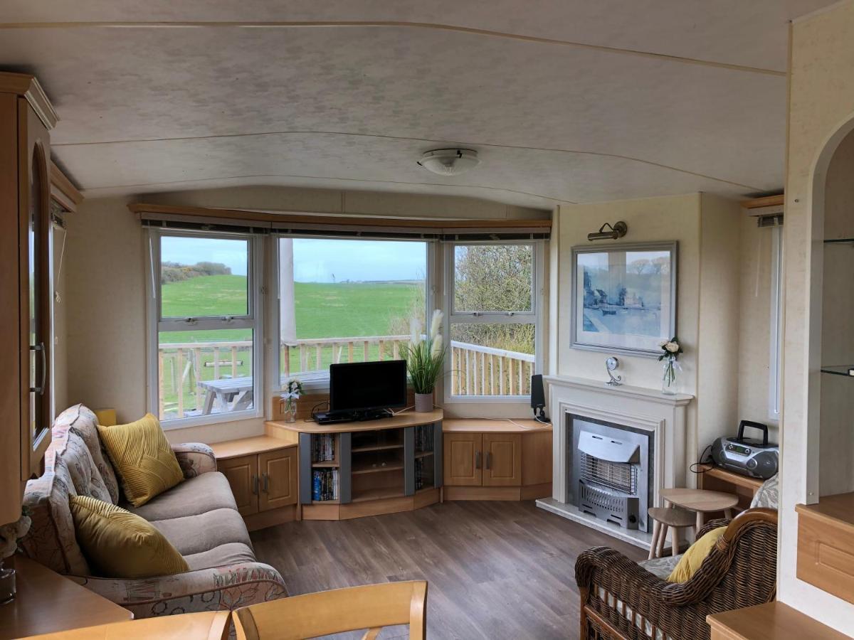 Captivating 2-Bed Static Caravan In Holyhead Llanfachraeth Exterior foto
