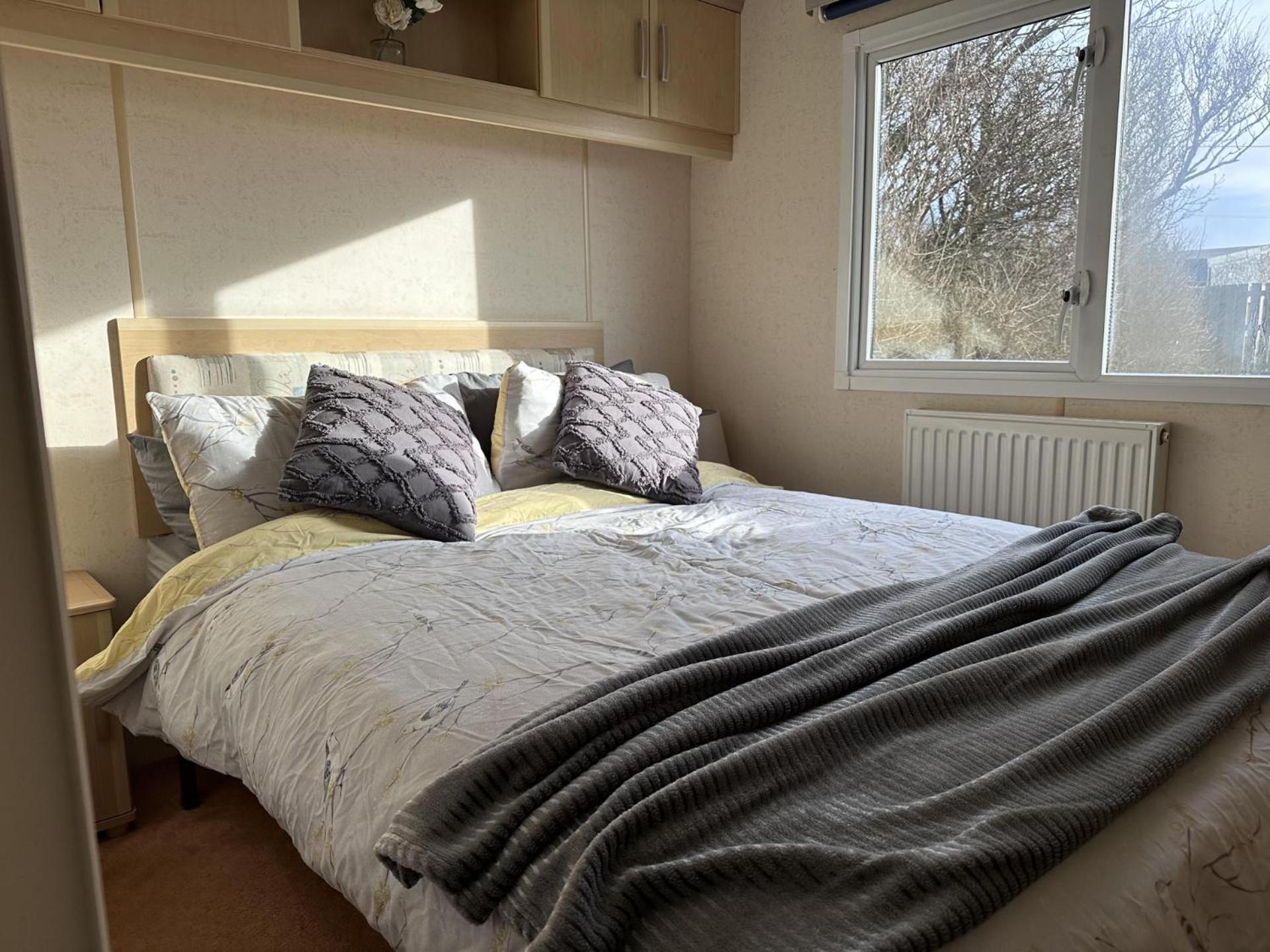 Captivating 2-Bed Static Caravan In Holyhead Llanfachraeth Exterior foto